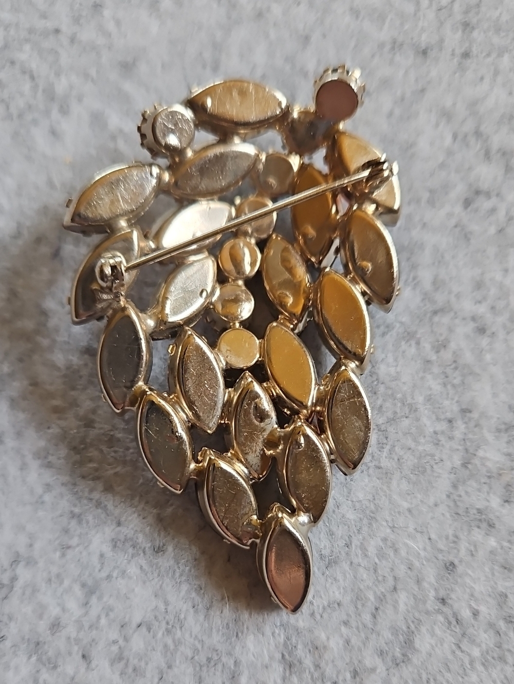 Vintage Amber and Topaz Navette And Round Rhinestone Leaf Brooch Gold Tone - Picture 5 of 8